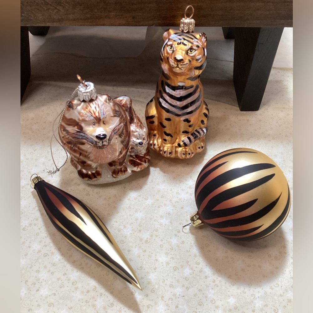 Elegant Blown Glass Tiger-Themed Holiday Ornament Set Home Decoration